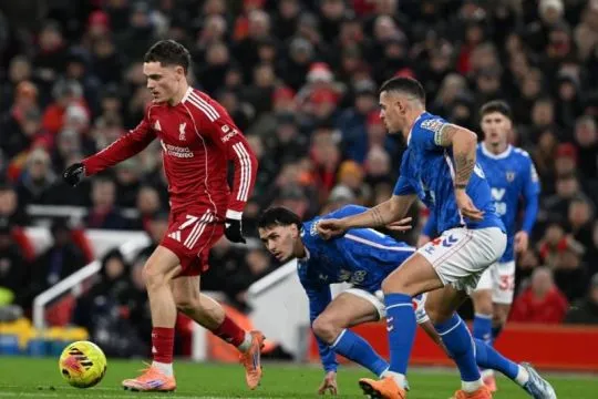 Liverpool berbagai poin dengan Sunderland setelah main imbang 1-1