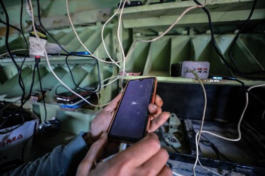 Pemuda Gaza ubah kendaraan militer jadi sumber listrik