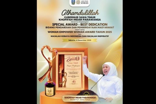 Khofifah raih Woman Empower Award 2025 atas dedikasi layani masyarakat