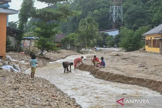 Longsor akibatkan sungai di Sibolga mengalami pendangkalan