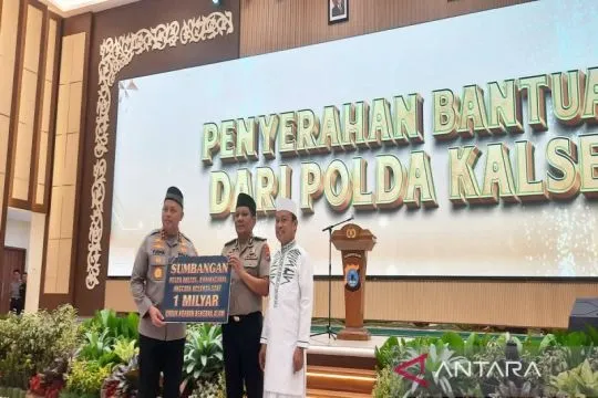 Polda Kalsel salurkan Rp1 miliar bantu korban bencana Sumatera