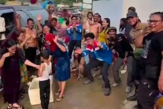 Pertamina Salurkan Air Bersih Siap Minum bagi Warga Aceh Tamiang