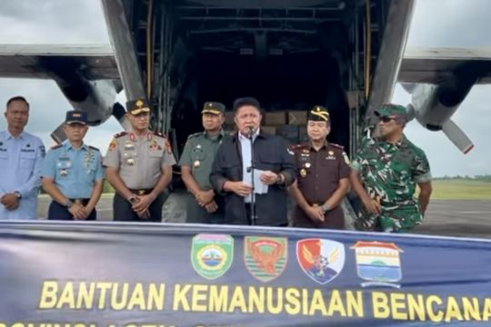 Gubernur Sumsel lepas bantuan dari pelajar ke korban bencana di Sumbar
