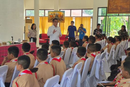 TVRI bina siswa Sekolah Rakyat Kupang cinta tanah air lewat fotografi