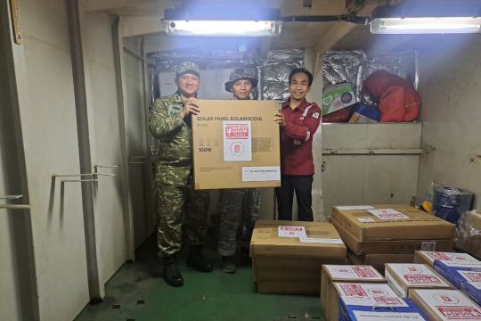 Len kirim 10 PLTS portable, atasi isolasi listrik bencana di Sumatera