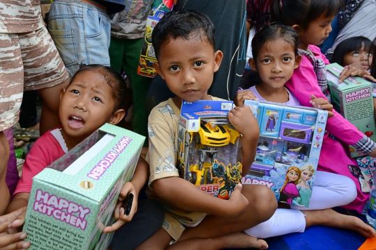 Prabowo bagikan mainan hingga tinjau posko kesehatan di Aceh Tamiang