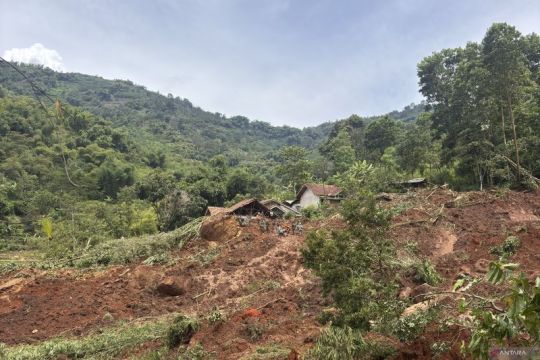 Operasi pencarian 3 korban longsor Arjasari Bandung dihentikan