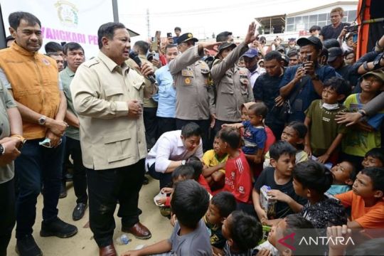 Prabowo akui kesulitan di daerah bencana, janji pemerintah kerja keras
