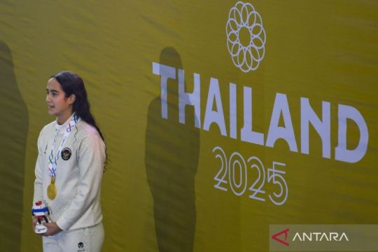 "Ratu Gaya Punggung Indonesia" itu bernama Masniari Wolf