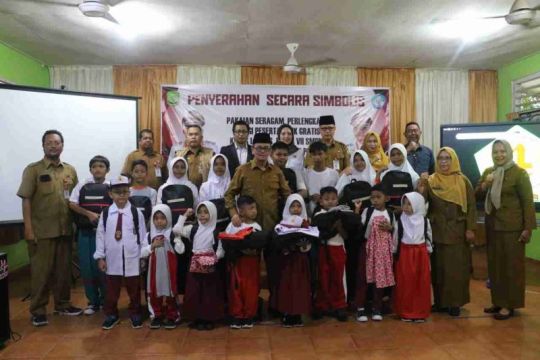 Pemkot Tanjungpinang salurkan seragam gratis untuk 7.494 siswa SD/SMP