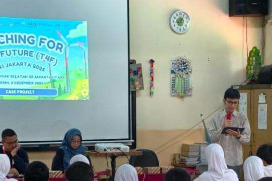 Pemkot rampungkan pembangunan PLTS di tiga sekolah di Jakut