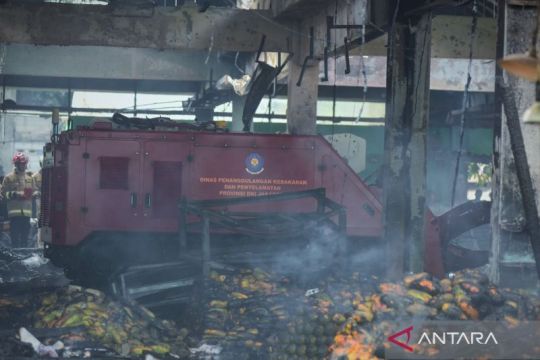 350 kios di Pasar Induk Kramat Jati hangus terbakar