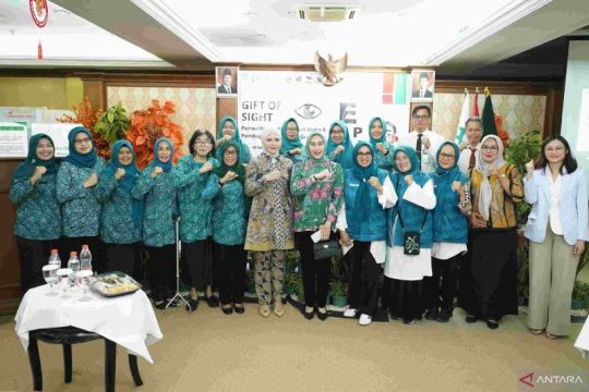 PKK Bekasi bagikan 1.000 kacamata tunjang kebutuhan pelajar