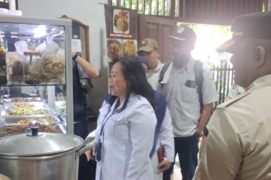 Satpol PP Jakut edukasi rumah makan soal larangan jual daging anjing