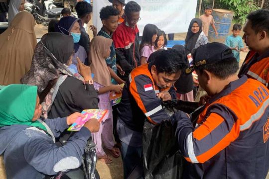 Relawan Bea Cukai beri pelayanan kesehatan korban bencana&nbsp;