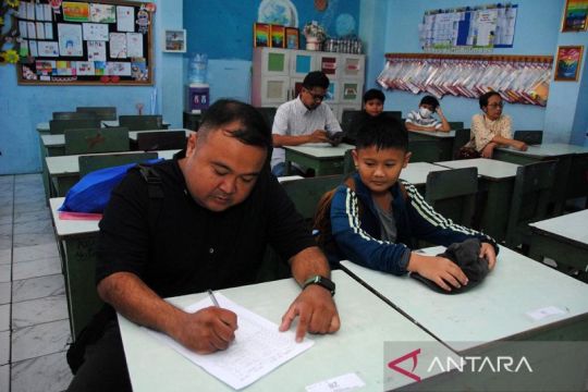 Memperkuat peran melalui Program Gerakan Ayah Mengambil Rapor ke Sekolah