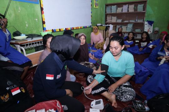 Biddokkes Polda Banten tangani kesehatan pengungsi banjir Padarincang