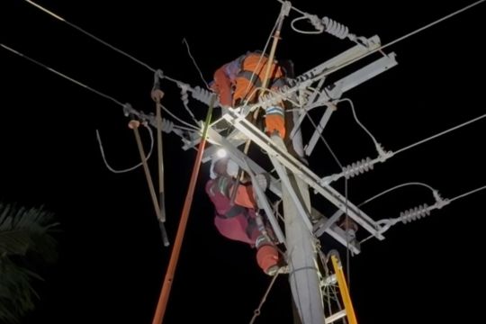 PLN Sulselrabar terjunkan lagi 21 personel, pulihkan listrik di Aceh