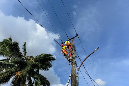 PLN Jatim kirim personel untuk bantu pulihkan kelistrikan Aceh