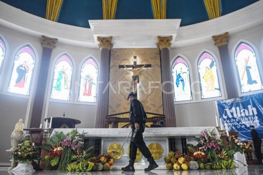 Sterilisasi gereja jelang Natal di Samarinda