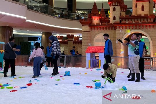 Kemarin,Indonesia masuk daftar travel warning hingga main salju di mal