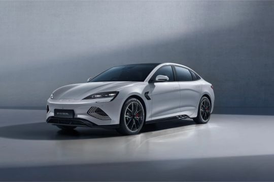 China larang penggunaan gagang pintu elektrik pada mobil mulai 2027