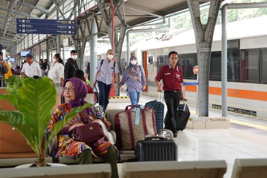 26 KA Berhenti di Jatinegara dan 35 KA Berhenti di Lempuyangan Jelang Pergantian Tahun