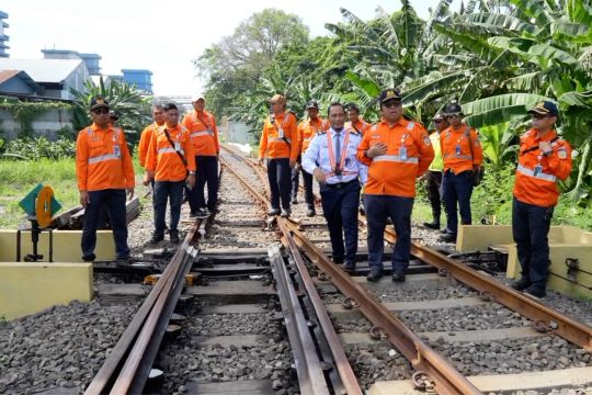 Daop 8 inspeksi kesiapan layanan angkutan Natal dan Tahun baru