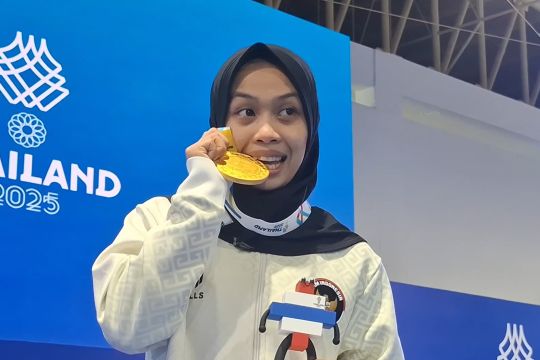 Luluk sumbang emas cabang olahraga angkat besi