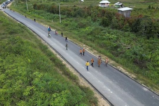 Pemprov Kaltara tinjau jalan konektivitas lingkar Krayan di perbatasan