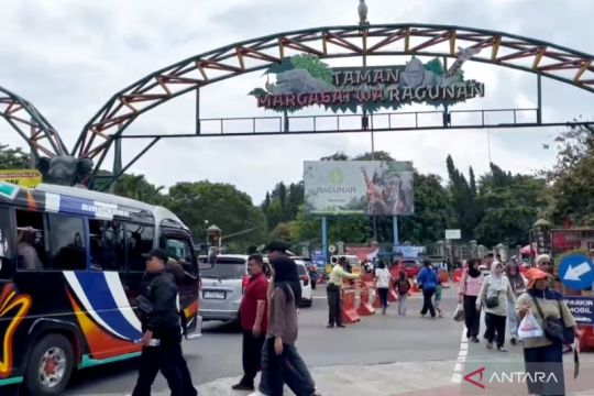 Antisipasi kepadatan, Polisi buka semua pintu Ragunan