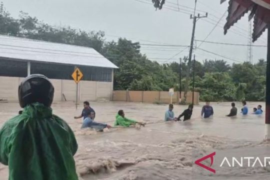 Banjir lumpuhkan akses transportasi di Lubuk Besar Bangka Tengah