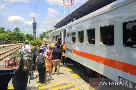 Daop Madiun hentikan 11 perjalanan KA saat gempa Pacitan berlangsung