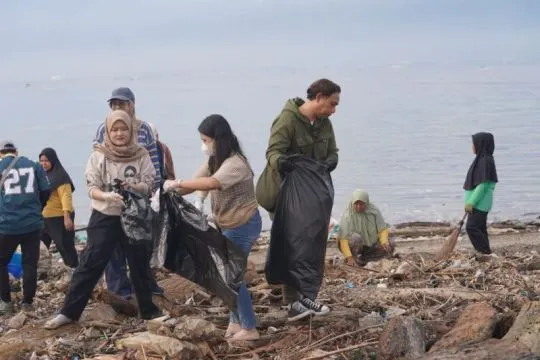 Aksi bersih Teluk Palu kumpulkan 100 ton sampah