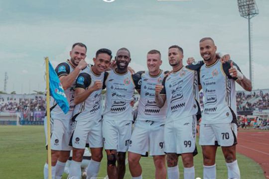 Persija Jakarta curi kemenangan 2-0 di markas Persita Tangerang