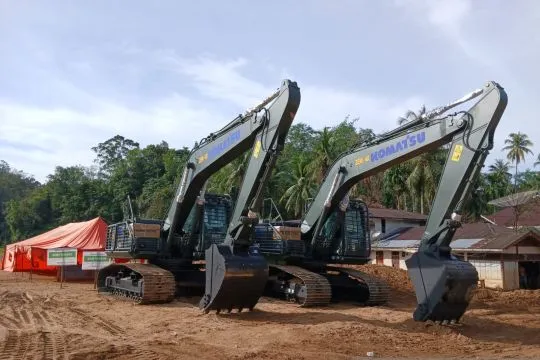 TNI AD kerahkan alat berat untuk bersihkan permukiman di Tapsel