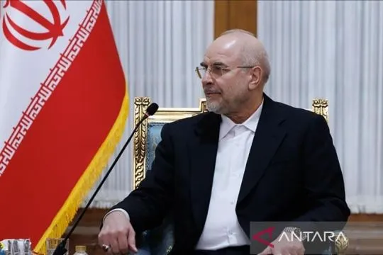 Rupiah melemah dipengaruhi ketegangan yang terjadi di Timur Tengah