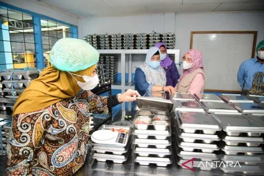 Wagub ingatkan SPPG di Gorontalo agar intensif evaluasi menu MBG