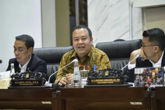 DPR pastikan pengganti pimpinan OJK-BEI bukan dari Danantara dan BUMN