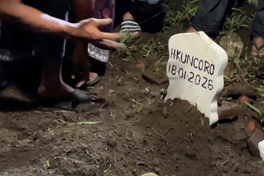 Asisten pelatih Arema FC Kuncoro tutup usia usai bermain sepak bola