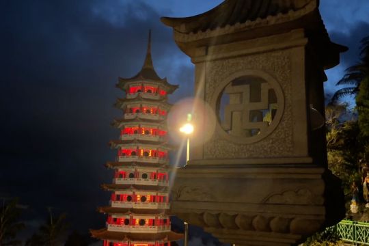 Wisata malam dengan suasana magis di Kuil Chin Swee Genting