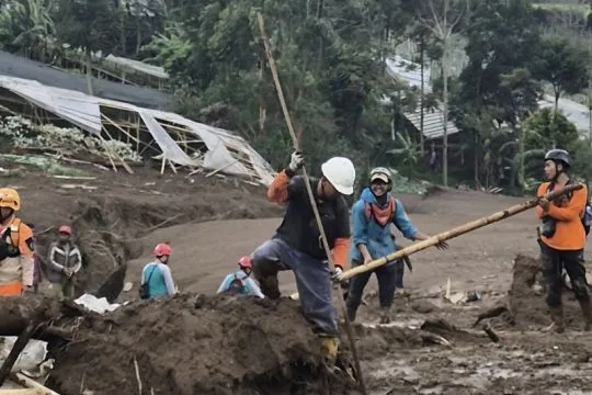 Tim SAR: Empat kantong jenazah longsor Cisarua dievakuasi hari ini