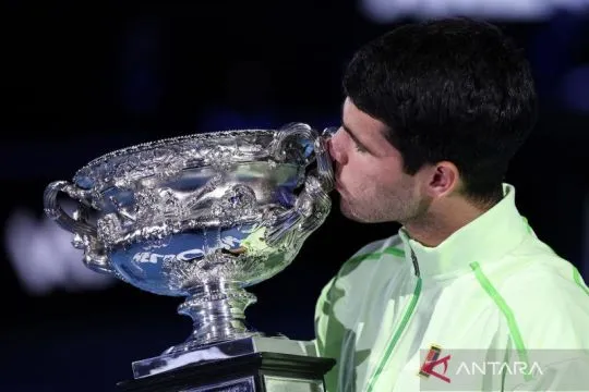 Taklukkan Australian Open, Carlos Alcaraz jadi petenis termuda raih empat grand slam berbeda