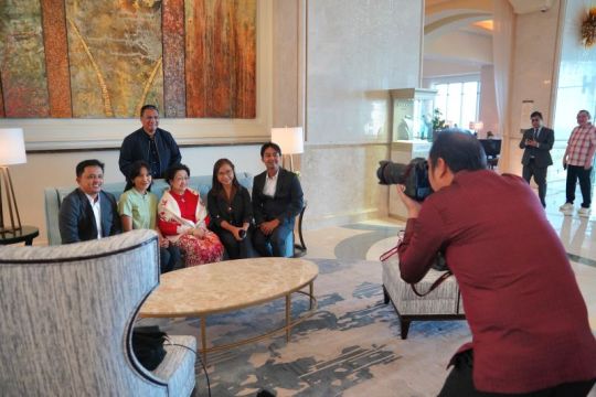Momen Prananda Prabowo jadi fotografer dadakan Megawati di Abu Dhabi