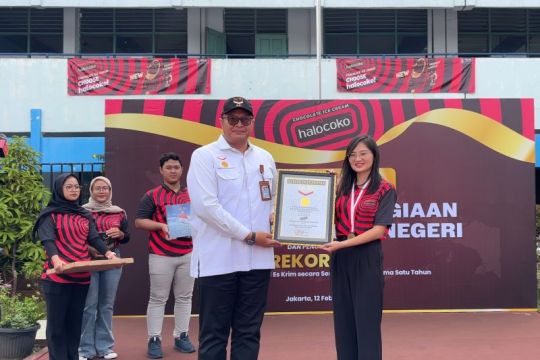 Bagikan 1,1 juta es krim di Indonesia, Halocoko raih rekor MURI