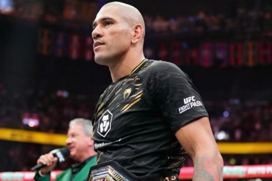 Alex Pereira lepas gelar juara kelas berat ringan UFC