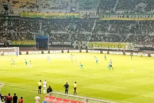 Sepuluh pemain Dewa United tahan imbang Persebaya 1 - 1