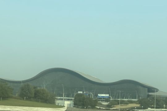 Penerbangan di UEA mulai beroperasi terbatas