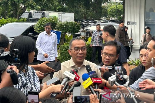 Prabowo dorong riset kampus percepat PLTS dan kendaraan listrik