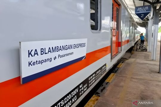 KA Blambangan temper truk, KAI: Dua KA terlambat datang di Surabaya
